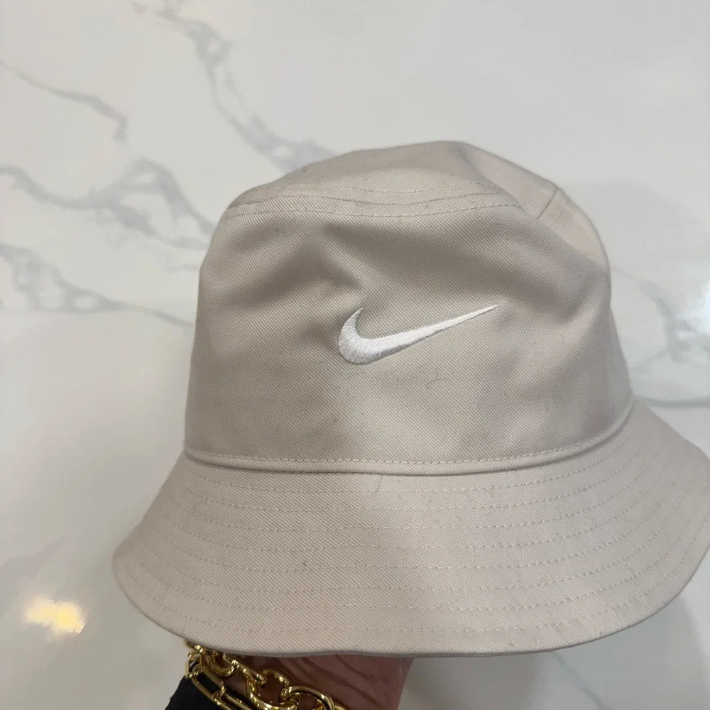 Nike Unisex Swoosh Apex Bucket in Stone Size Small NEW